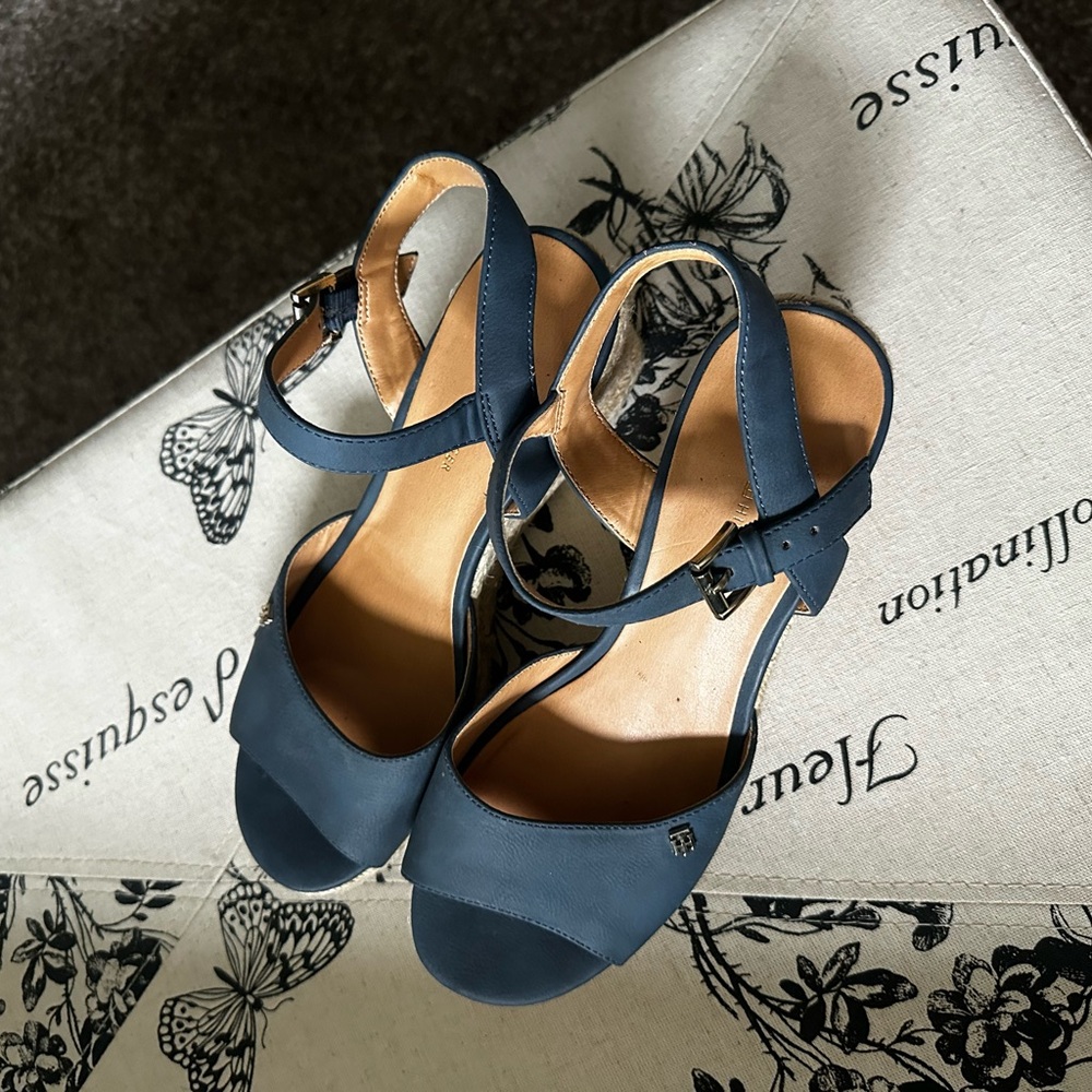 Tommy Hilfiger Women's Navy Blue Open-Toe Ankle-Strap Sandals !